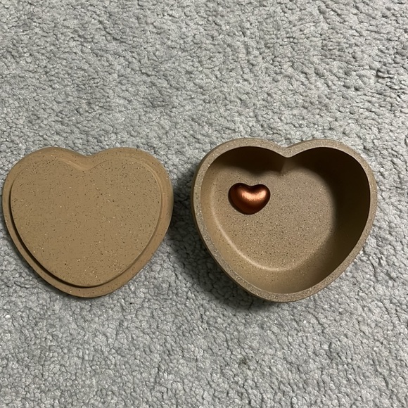 Beautiful Small Heart Treasure Box - Picture 2 of 5